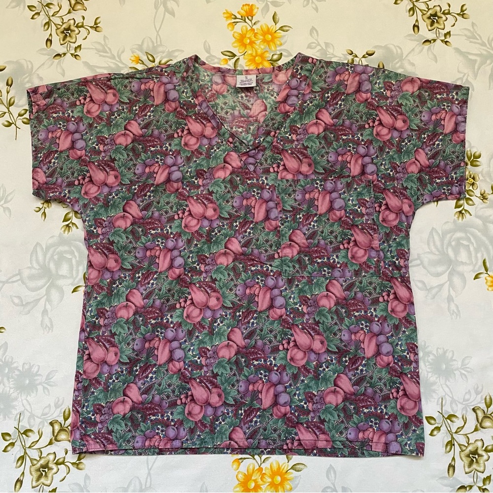 SCRUBS Size S Fruit Scrub Top